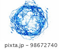 円形に渦巻く抽象的な青い液体と白背景 98672740