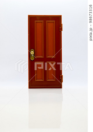 ミニチュアのドア 98673316