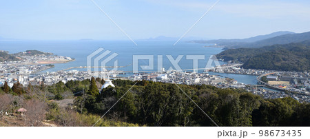 十万山公園展望台より本渡港方向を望む 98673435