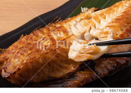 ［宮城県産］　メバル　昆布醤油漬け焼き 98674088