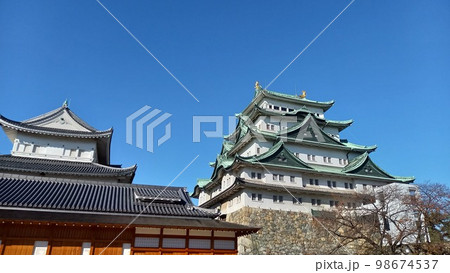 日本100名城 名古屋城 天守閣と小天守閣と本丸御殿 日本100名城 名古屋城 天守閣と小天守閣と本丸御殿 98674537