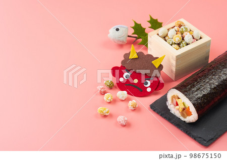 節分　豆まきイメージ 98675150