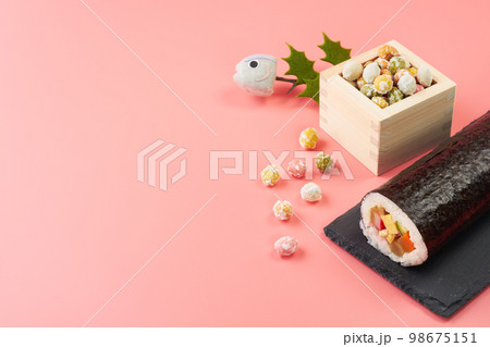 節分　豆まきイメージ 98675151