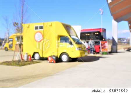 何処へでも何処までもキッチンカー。味は最高青空レストラン。 98675349