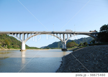 神奈川県相模原市 相模川に架かる新小倉橋 圏央道へのアクセスが良い 神奈川県相模原市 相模川に架かる新小倉橋 圏央道へのアクセスが良い 98675460