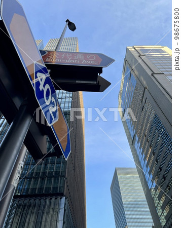 東京：丸の内界隈のビルたち/The buildings in Tokyo 98675800
