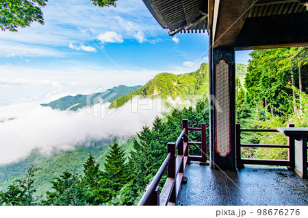 埼玉県 三峯神社　～遙拝殿から望む秩父の雲海～ 98676276