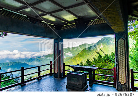 埼玉県 三峯神社　～遙拝殿から望む秩父の雲海～ 98676287