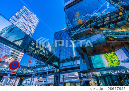 日本の東京都市景観 渋谷中央街から渋谷駅や東急プラザ、桜丘口再開発のビルなどを望む=1月26日 日本の東京都市景観 渋谷中央街から渋谷駅や東急プラザ、桜丘口再開発のビルなどを望む=1月26日 98677045