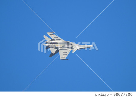 インド空軍スホーイSu-30MKI旋回 インド空軍スホーイSu-30MKI旋回 98677200