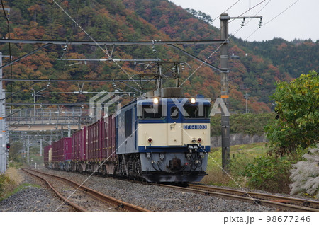 伯備線 下石見信号所 貨物列車EF64国鉄色 伯備線 下石見信号所 貨物列車EF64国鉄色 98677246