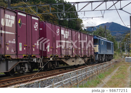 伯備線 下石見信号所 貨物列車EF64国鉄色 98677251