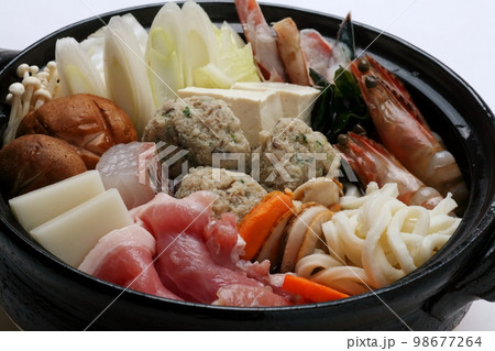 讃岐の郷土料理、うどんすき 98677264
