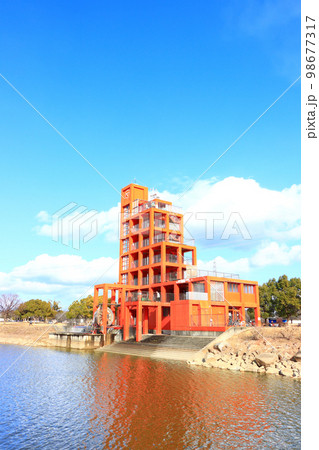 春日井市、落合公園フォリー水の塔の風景 98677317