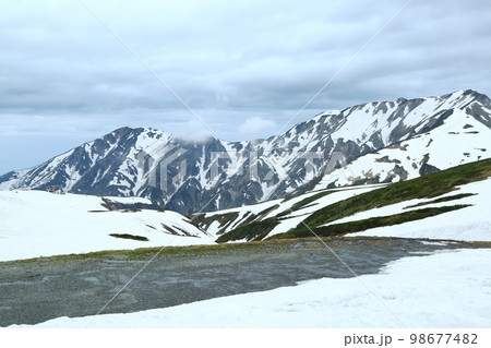 室堂平から見た大日岳 室堂平から見た大日岳 98677482