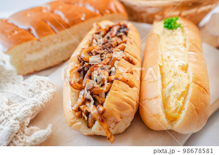 色々な惣菜パン 98678581