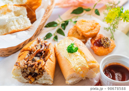 惣菜パン 98678588