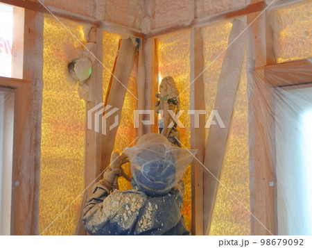 住宅の吹付断熱工事発砲ウレタン36 98679092