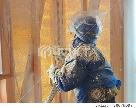 住宅の吹付断熱工事発砲ウレタン39 98679095