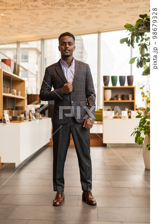 Full length portrait of handsome black businessman wearing suit 98679328