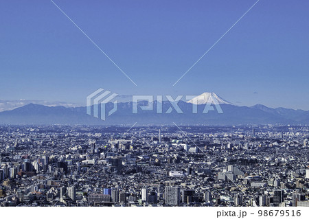 東京都 都庁南展望室から冬の富士山と丹沢山塊方面の眺望 東京都 都庁南展望室から冬の富士山と丹沢山塊方面の眺望 98679516
