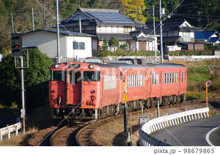 津山線 建部付近 普通列車気動車キハ40 津山線 建部付近 普通列車気動車キハ40 98679865