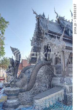 チェンマイの銀閣寺ワットシースパン チェンマイの銀閣寺ワットシースパン 98680197