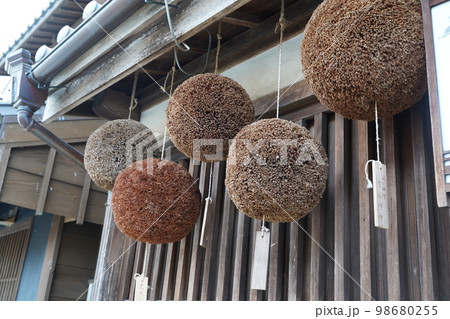 おかげ横丁、町、商店街、古風、土産屋、おみやげ屋、お店、夏、建築、日本建築、古い、建物、通り、伝統、 98680255