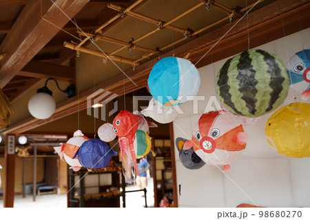 おかげ横丁、町、商店街、古風、土産屋、おみやげ屋、お店、夏、建築、日本建築、古い、建物、通り、伝統、 98680270