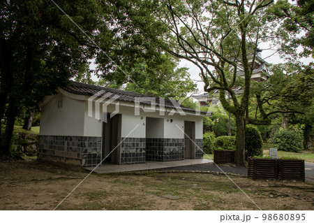 広島城公園の公衆トイレ 98680895