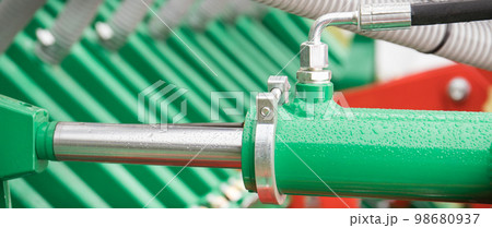 Green piston or actuator in pneumatic or hydraulic machine. Technology 98680937