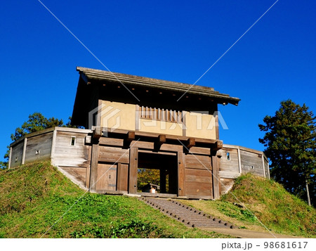 箕輪城郭馬出西虎口門(右斜め) 98681617