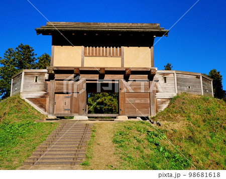 箕輪城郭馬出西虎口門(正面) 98681618