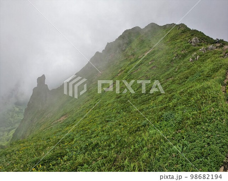 ニセイカウシュッペ山の大槍と岩峰 ニセイカウシュッペ山の大槍と岩峰 98682194