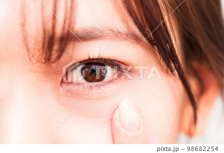 瞳 の クローズアップ 【 目 の イメージ 】 瞳 の クローズアップ 【 目 の イメージ 】 98682254