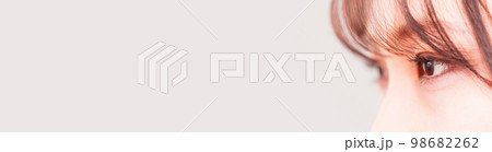 瞳 の クローズアップ 【 目 の イメージ 】 瞳 の クローズアップ 【 目 の イメージ 】 98682262