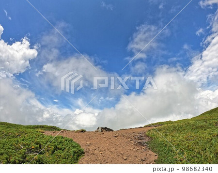 ニセイカウシュッペ山頂の青空 ニセイカウシュッペ山頂の青空 98682340