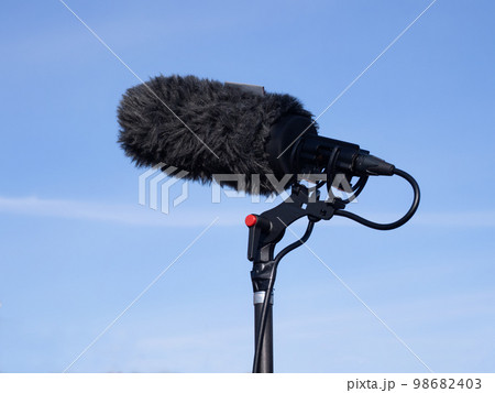 テレビ収録用のガンマイク 98682403