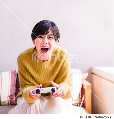 ゲーム を プレイ する 【 おうち時間 の 楽しみ方 】 ゲーム を プレイ する 【 おうち時間 の 楽しみ方 】 98682553