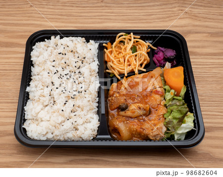 ポークソテー弁当 ポークソテー弁当 98682604