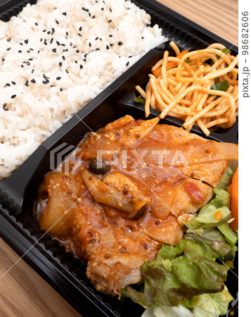 ポークソテー弁当 ポークソテー弁当 98682606