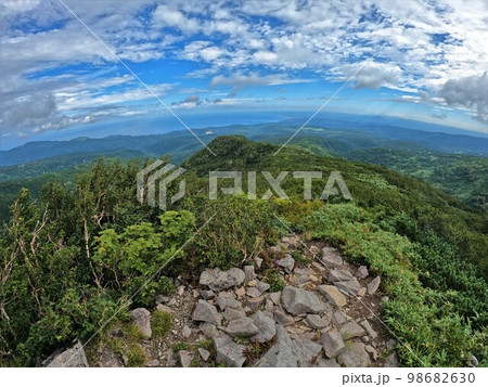 暑寒別岳からの北方面の景色と海岸線 98682630