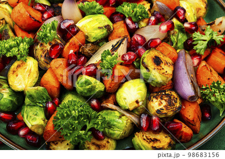 Vegetable salad with grilled vegetables, macro 98683156