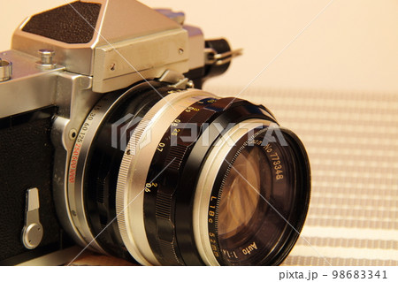 クラシックでも現役のフィルムカメラ3 クラシックでも現役のフィルムカメラ3 98683341