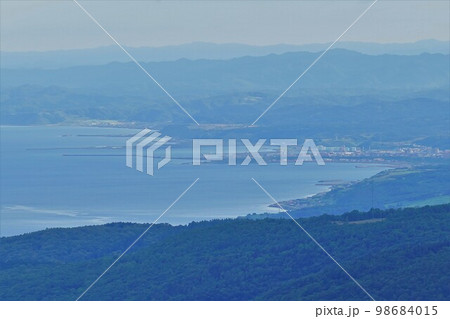 暑寒別岳からの北方面の海岸線 98684015