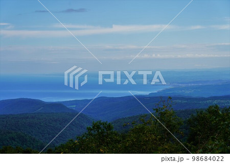 暑寒別岳からの北方面の海岸線 98684022