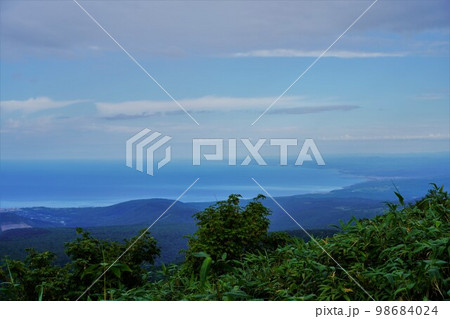 暑寒別岳からの北方面の海岸線 98684024