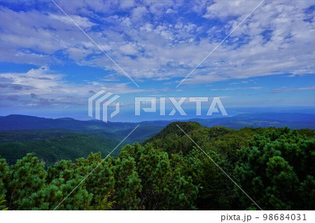 暑寒別岳からの北方面の海岸線 98684031