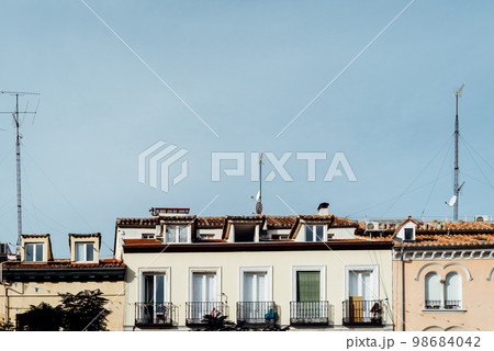 Old residential building in central Madrid, Spain 98684042