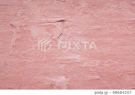 高級感のある岩肌の背景_凹凸な割肌の石面テクスチャ 高級感のある岩肌の背景_凹凸な割肌の石面テクスチャ 98684207